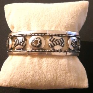 🌟 Silver Toned Bracelet